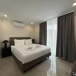 Apartment Atlantis Malibu By Carrington