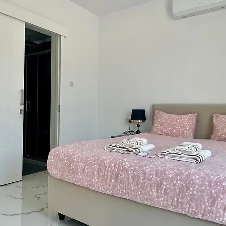 Apartament Atlantis Malibu By Carrington Akanthou