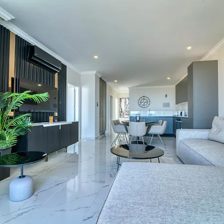 Atlantis Malibu By Carrington *