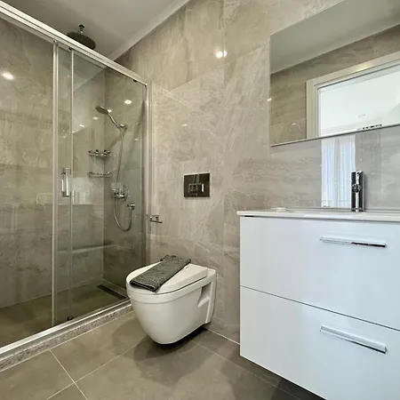 Atlantis Malibu By Carrington *